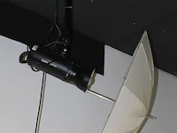 Twee studioflitsers mettle 400 q met paraplusoftboxen aan verstelbare falco eyes wb 1250 wallbomen. - afbeelding 4 van  8