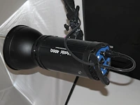 Twee studioflitsers mettle 200 en 400 q met paraplusoftboxen. plafondbeugels niet aanwezig - afbeelding 4 van  5