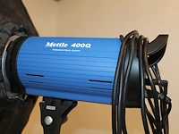 Twee studioflitsers mettle 400 q met parapluboxen op statief. - afbeelding 3 van  10