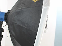 Twee studioflitsers mettle 400 q met parapluboxen op statief. - afbeelding 7 van  10