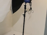 Twee studioflitsers mettle 400 q met parapluboxen op statief. - afbeelding 9 van  10