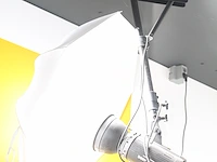 Twee studioflitsers mettle 400 q met paraplusoftboxen aan verstelbare falco eyes wb 1250 wallbomen. - afbeelding 7 van  8