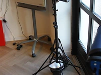 Twee studioflitsers mettle 400 q op statief. - afbeelding 3 van  3