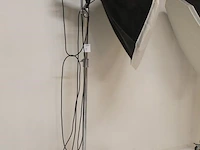 Twee studiolampen mettle 400 q met parapluboxen op statief. - afbeelding 2 van  5
