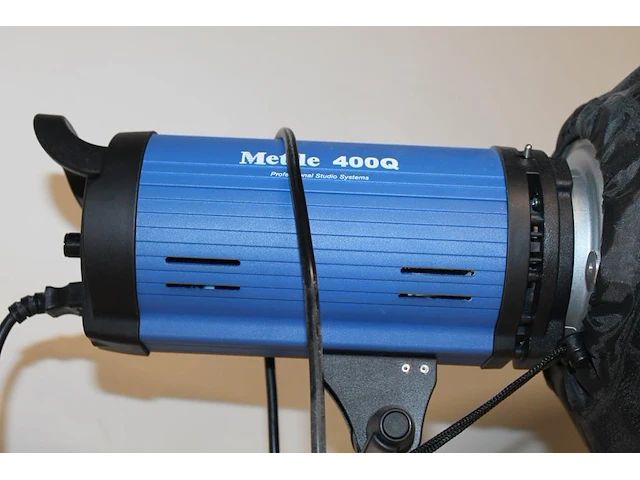 Twee studiolampen mettle 400 q met parapluboxen op statief. - afbeelding 3 van  5