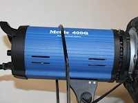 Twee studiolampen mettle 400 q met parapluboxen op statief. - afbeelding 3 van  5