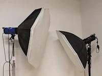 Twee studiolampen mettle 400 q met parapluboxen op statief. - afbeelding 4 van  5