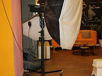 Twee studiolampen mettle 400 q met parapluboxen op statief. - afbeelding 2 van  4