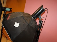 Twee studiolampen mettle 400 q met parapluboxen op statief. - afbeelding 4 van  4