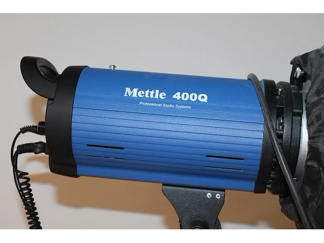 Twee studiolampen mettle 400 q met parapluboxen op statief. - afbeelding 3 van  4