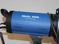 Twee studiolampen mettle 400 q met parapluboxen op statief. - afbeelding 3 van  4