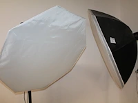 Twee studiolampen mettle 400 q met parapluboxen op statief. - afbeelding 4 van  4