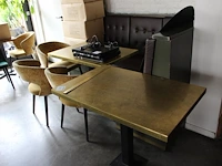 Twee tafels met messingkleur blad. let op! een strip zit los. afmeting 100 x 64 x 77 cm - afbeelding 1 van  3