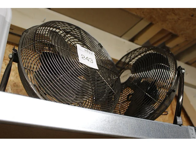 Twee tafelventilatoren prima donna. - afbeelding 1 van  3