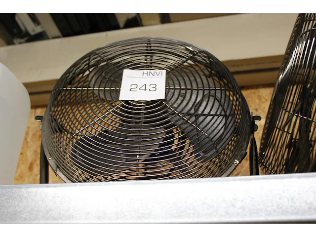 Twee tafelventilatoren prima donna. - afbeelding 3 van  3