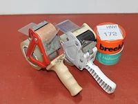 Twee tapedispensers met tape. - afbeelding 1 van  1