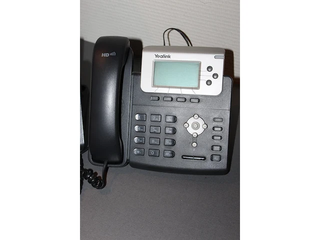 Twee telefoons yealink - afbeelding 2 van  2