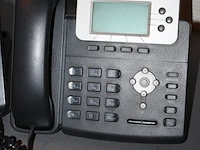 Twee telefoons yealink - afbeelding 2 van  2