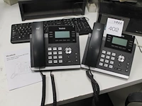 Twee telefoontoestellen yealink t42g. - afbeelding 1 van  1