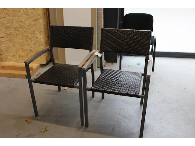 Twee terrasstoelen. - afbeelding 1 van  2