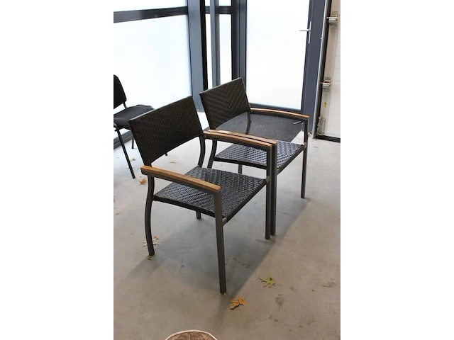 Twee terrasstoelen. - afbeelding 2 van  2