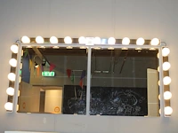 Twee theaterspiegels 136 x 67 cm met verlichting. - afbeelding 1 van  3