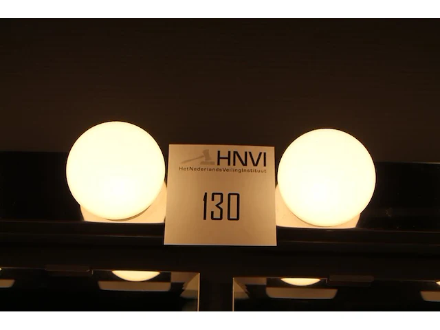 Twee theaterspiegels 136 x 67 cm met verlichting. - afbeelding 3 van  3