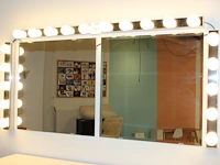 Twee theaterspiegels met verlichting 139 x 70 cm.. - afbeelding 1 van  2