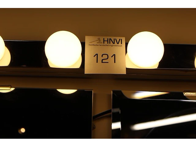 Twee theaterspiegels met verlichting 139 x 70 cm.. - afbeelding 2 van  2
