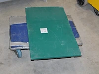Twee transporthondjes waaronder 47 x 78 cm 400 kg. - afbeelding 1 van  2