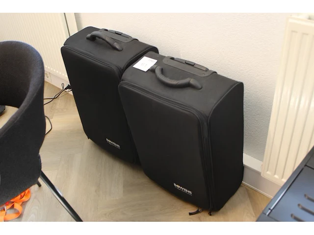 Twee trolleykoffers zwart. afmeting 42 x 25 x 63 cm. - afbeelding 1 van  2