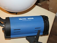 Twee flitslampen mettle 400 q met diffuser en wandbeugel. let op exclusief meubel, groen en achterwanden - afbeelding 10 van  11