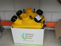 Twee verdeelkoppen trotec met slangen. - afbeelding 1 van  2