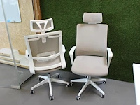 Twee verrijdbare bureaustoelen sklum zittingen gevlekt. - afbeelding 2 van  2
