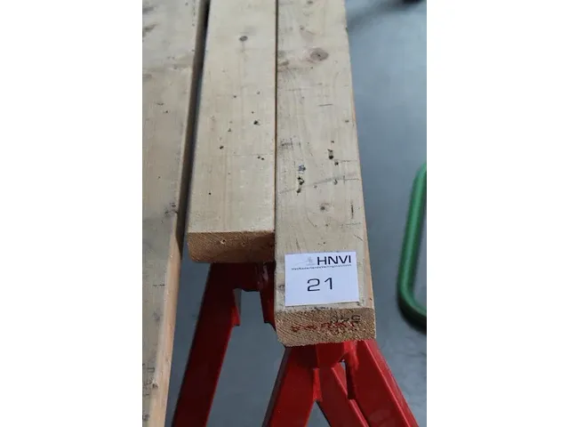 Twee verrijdbare metalen bokken met breedte 209 en hoogte 67 cm. - afbeelding 3 van  3