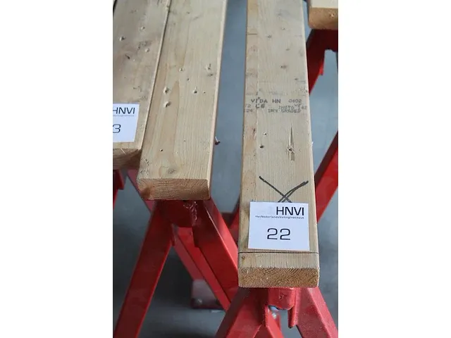 Twee verrijdbare metalen bokken met breedte 209 en hoogte 67 cm. - afbeelding 5 van  5