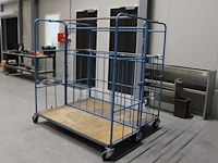 Twee verrijdbare opklapbare meubelkarren. afmeting 170 x 70 x 176cm. - afbeelding 1 van  2
