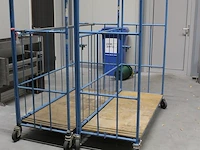 Twee verrijdbare opklapbare meubelkarren. afmeting 170 x 70 x 176cm. - afbeelding 2 van  2