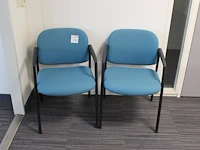 Twee wachtkamerstoelen bauw gestoffeerd - afbeelding 1 van  2
