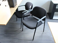 Twee wachtkamerstoelen zwart gestoffeerd - afbeelding 2 van  2