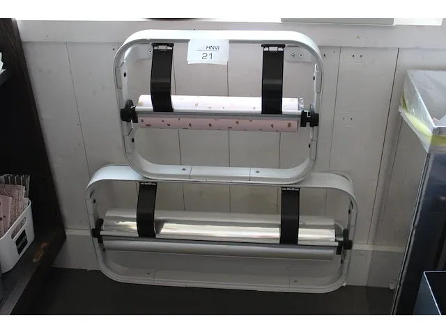 Twee wand inpakpapierhouders met breedte 38 en 58 cm. - afbeelding 1 van  2