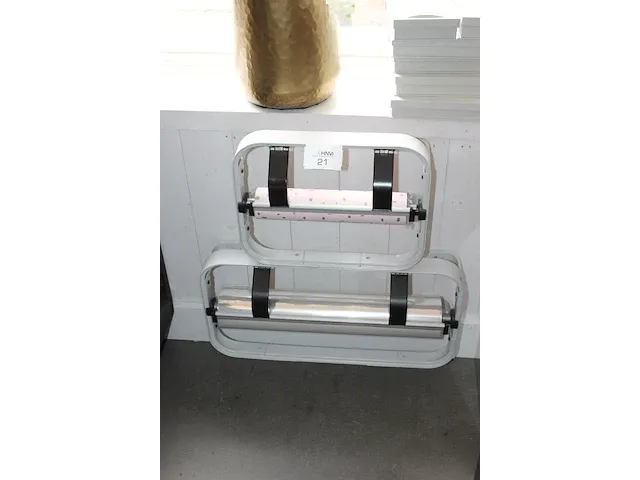 Twee wand inpakpapierhouders met breedte 38 en 58 cm. - afbeelding 2 van  2