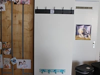 Twee wandkapstokken waaronder voor kinderen met lengte 49 cm. - afbeelding 1 van  3