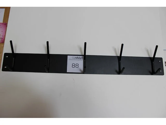Twee wandkapstokken waaronder voor kinderen met lengte 49 cm. - afbeelding 2 van  3