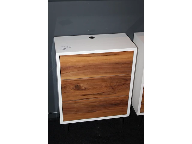 Twee wandkastjes. afmeting 50 x 25 x 70 cm - afbeelding 2 van  2