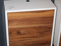 Twee wandkastjes. afmeting 50 x 25 x 70 cm - afbeelding 2 van  2