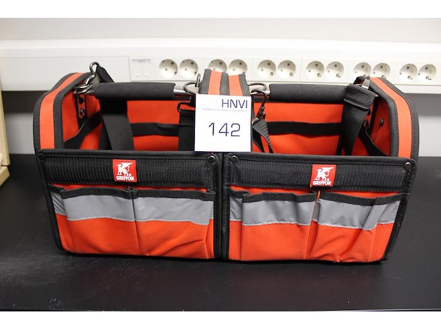 Twee werktassen griffon. - afbeelding 1 van  2