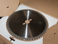 Twee zaagbladen in 2 diameters. - afbeelding 2 van  2