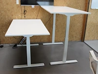 Twee zit/sta bureaus ikea. afmeting 140 x 80 cm. - afbeelding 1 van  2