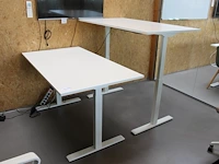 Twee zit/sta bureaus ikea. afmeting 140 x 80 cm. - afbeelding 2 van  2